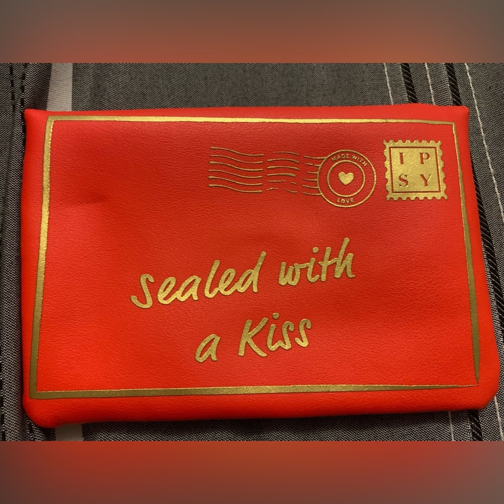 FREE w/$50 purchase || Ipsy makeup bag